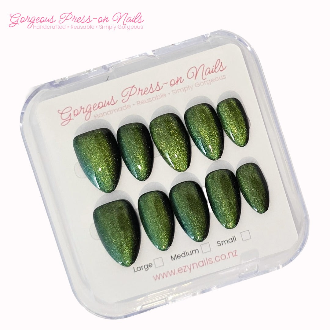 Poison Ivy Cat-Eye Reusable Press-On Nails - Classic Almond Midie