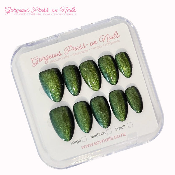 Poison Ivy Cat-Eye Reusable Press-On Nails - Classic Almond Midie