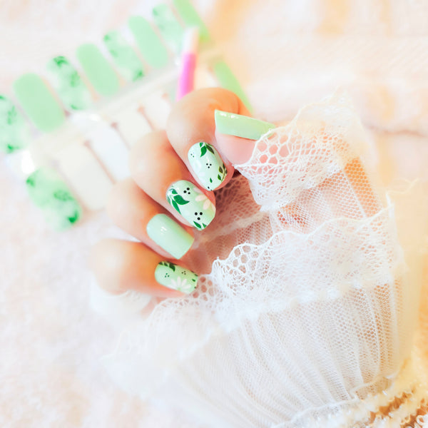 Mint Blossom Floral Nail Polish Nailwraps – Green & White Flower Strips