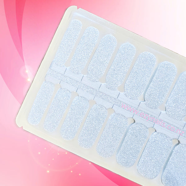 Add icy silver sparkle to your nails with our Glitter Frost Nailwraps. Easy to apply, long-lasting, and perfect for winter glam or party nights.
